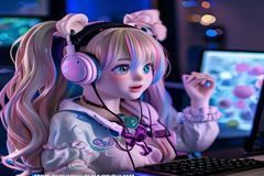 萌娘百科虚拟偶像词条编辑赵紫薇正在收听VOCALOID音乐，耳机旁摆着初音未来手办，电脑屏幕上显示萌娘百科虚拟偶像专区编辑页面